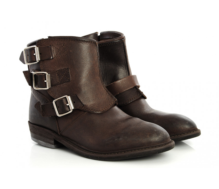 "noha" distressed leather ankle boots
